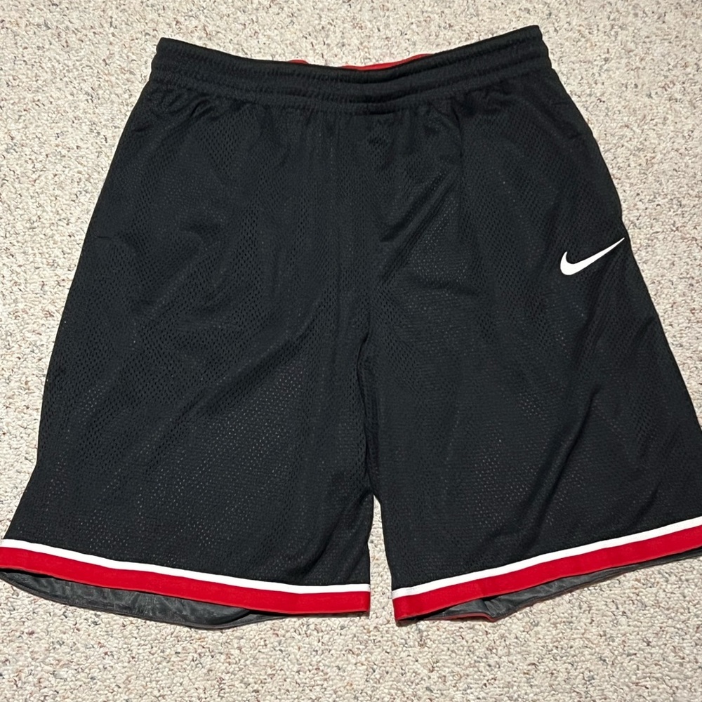 DEALS!!!!!NIKE MENS BASKETBALL SHORTS BLACK RED & WHITE XL
